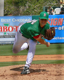 Jonathan Papelbon pitches