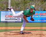 Jonathan Papelbon pitches